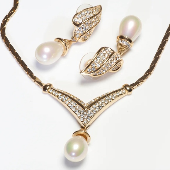 VINTAGE CHRISTIAN DIOR GOLD PLATED CRYSTAL PEARL EARRINGS NECKLACE SET BRAND NEW - Picture 2 of 10